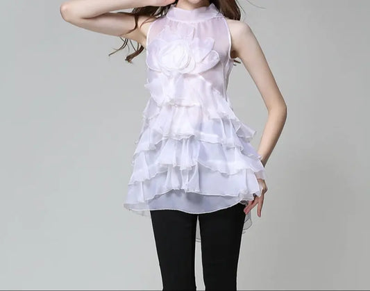 Tunique femme style tendance en organza blanc, sans manches, coupe ajustée mi-longue, détails volants fleurs 3D, élégante et légère