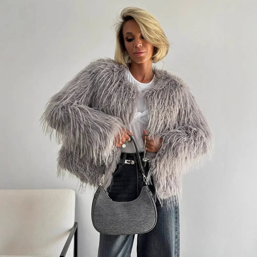 Veste femme gris en fourrure douce et volumineuse – Secretbombe Fashion