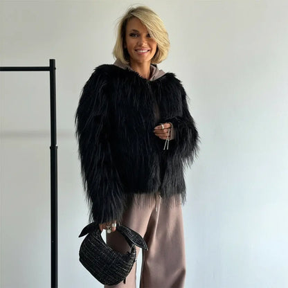 Veste femme noire en fausse fourrure, coupe tendance et confortable – Secretbombe