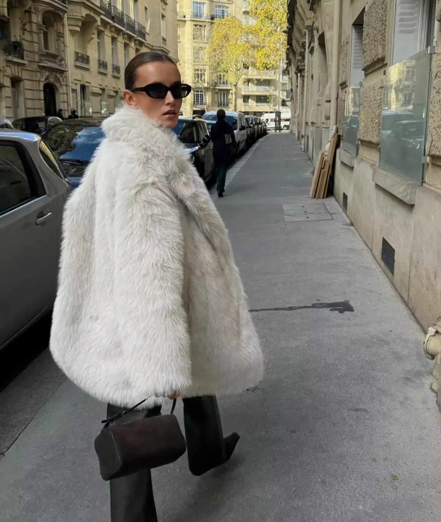 Veste effet fourrure grise  col tailleur, look urbain chic pour l’hiver