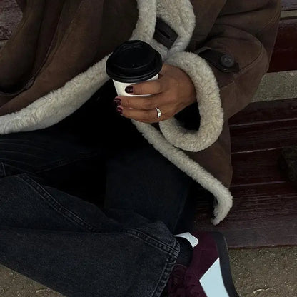 Veste chocolat vue de dos, style urbain et chic